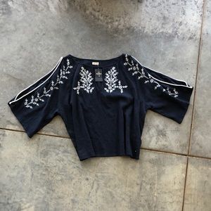 Cold shoulder crop top